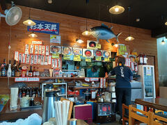 そして朝6時になったので朝食を。今回来たのは「まぐろやさん 柳橋」。市場内のお店です