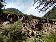 諾日朗瀑布
海抜2300ｍ。
