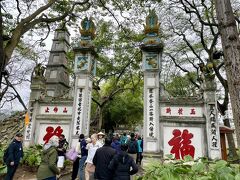 ホアンキエム湖のゴックソン祠（玉山祠）へ。
