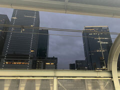 帰りも東京駅からかいじ号にて帰ります。日曜日なのでビルの灯りも控え目ですね！
やっぱビジター遠征はとても楽しい！次回のビジター遠征は6月の浜スタを予定しています