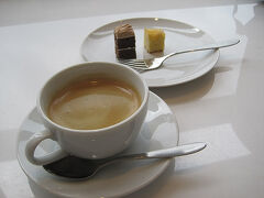 最後の締めに、ミニケーキとコーヒーをいただき、一息ついてから搭乗口へと向かいました。