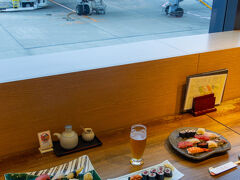 飛行機を見ながらいただきます。

計、12.800円
美味しかったけど。