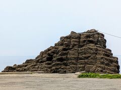 塩俵岩
柱状節理と層状節理が交差して、俵を積み上げたように見えるって凄過ぎ☆
