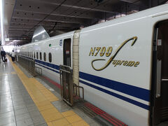 　10時15分発「のぞみ20号」に乗車。新型車両N700S系で、おろしたてピカピカの新車でした。
　東海道山陽新幹線のEX早得も千円近く値上げされ、17,920円に。昨今の情勢を鑑みればやむを得ないとはいえ、もともと安くないだけに負担感があります。