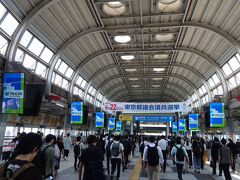 　京急に乗り入れ、昨日以来の品川駅に戻って来ました。コロナの頃、「減らない人流」の絵でよく出て来ていたあの場所です。