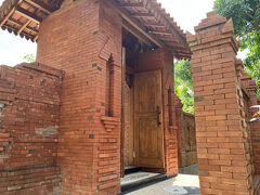 Java Turtle Lodge Meru Betiriに着いたのは9時5分でした。ドライバーさんお見事！ジャストオンタイムです。