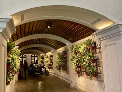 夕食はホテルから歩いて行けるHANOI GARDENへ。
ホテルのフロントで予約をお願いしました。