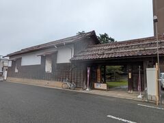 丙申堂
明治29(1896)年、丙申の年に風間家七代目風間幸右衛門が住居と営業の拠点として建築しました。よって丙申(ひのえさる；へいしん)堂と命名された訳です。
国の重要文化財に指定されています