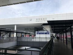 関西空港到着後｢関空でしないといけない事リスト｣を確認中！

①ITMｰKIX CARDに今日搭乗して来た国際線分のフライトレジスター
→09時OPENのサービスカウンターでしか出来ない。

②大きなスーツケースを宮古島迄持っていかず福岡へ発送する。
→ABC宅配で￥2,740円、JALへ50マイル積算。

③郵貯から現金引き出し
→関空って郵便局無くなったんですか？郵便局の郵貯ATMないじゃん。関空の郵貯提携ATMって今日土曜日、週末手数料￥110円も取るんですね？やめとこ～

上記を全てやり終え関西空港駅へ向かいます。