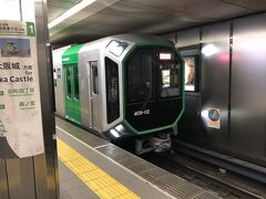 大阪在住の友人と12:00～12:30に梅田駅南改札口改札内で待ち合わせして11:50には到着、、、、

地下鉄梅田駅改札内(｢関空ちかトクきっぷ｣の2枚目大阪メトロ券はどのメトロ駅まで乗車しても同じなので出来れば最終目的地迄乗車したかったから～)をキョロキョロ、

自動改札機脇の柵越しに友人と再会して｢今からどうする？お喋りするなら散歩しながら何処か歩こうか？今日天気良いから大阪城公園でも歩く？だったらこのまま改札出ず乗り換えるけど～どう？｣

で何とか友人と再会&合流して本格的な？観光開始？

と言う流れでそのまま御堂筋線に戻り､､､､､

梅田→(御堂筋線)→本町、中央線に乗り換えて､､､､､

本町→(中央線)→森ノ宮へと移動。

でやって来たにはこちらの試運転車両。いゃ～本物のカクカク4つ目玉の新型車両400系見れるだなんて～、アニメ｢銀河鉄道999｣の世界だよねぇ～　