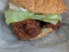 人気のチャイニーズチキンバーガー。
揚げたて。