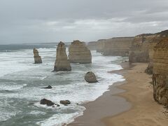 続いて訪れた十二使徒(The Twelve Apostles)もこの断崖の続きで、オーストラリアのスケールの大きさがわかります。
