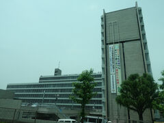 　目黒区役所前を通過。モダンな庁舎建築が印象的です。世田谷と豊島の区役所も行ったことがあるけど、どこも個性的。23区役所制覇の小旅行なんてのも、面白いかも。