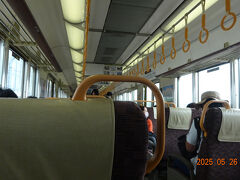 これから高岡に行く。
高岡行きの列車は、座席の座り心地が良かった！