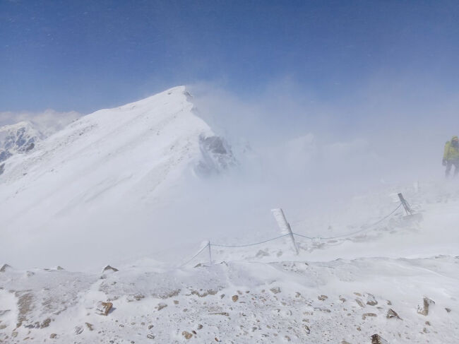 スキーウェアを持っていなくても冬用の登山ウェアがそのまま使え