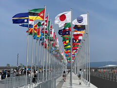 桜島駅から万博西ゲートへのシャトルバスは８時１０分始発。８時台のシャトルバスの予約は持っていたものの、始発前から結構な行列。ここは、３,０００円ほど投資して、タクシーで西ゲート入りしました。