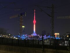 電波塔もカラフル