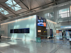 　帰りは13:20発　チェジュ航空1105便に乗って成田空港へ向かいます。
　行きのアシアナ便ビジネスクラスは52,180円でした。
　帰りのチェジュ航空便は109,300ウォン（12,082円）と1/4以下でした。(笑)

　チェジュ航空はスマホで事前チェックインができるので、モバイル搭乗券で早々に出国手続きします。ガラガラでした。
