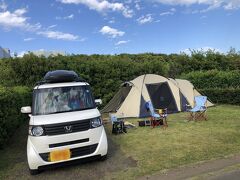 ということで楽しかったサーキットの狼ミュージアムを後にし、スーパーで買い出ししつつ本日のキャンプ地 日川浜オートキャンプ場へ。
このキャンプ場は初めてだったんですが、料金はリーズナブル、サイトの区分けがはっきりしてて植え込みが高くプライパシーも守られてる、おまけに電源も使えるということでライトユーザー派には最高のキャンプ場でした。