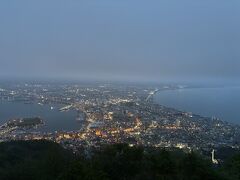 夫は別行動で彼が見たかった函館山からの夜景を見に行った