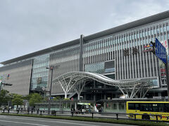 イベント初日はまだ雨は降ってないけど曇ってる。
バスで会場まで向かいます。