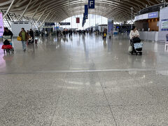 のんびり1時間くらいで空港に到着。
行きと同じく「スプリングジャパン」で帰ります。

チェックインカウンターは「春秋航空」と同じ場所なので、最初そこで並んでいたのだけれど、よくよく見ると、春秋航空のカウンターの端のほうにスプリングジャパンのカウンターがあるじゃないか！

春秋航空カウンターは中国人で列ができてたのに、スプリングジャパンは誰も並んでいない。
5分くらい損をしたｗ