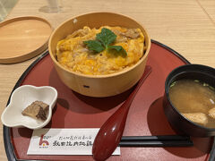 究極の比内地鶏丼　というのを、おいしくいただきました
