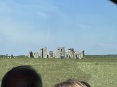 世界遺産文化遺産ストーンヘンジの全景が見えてきました。