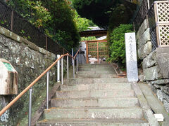 おまけ
平戸市街には、交易の証が残ります。
1541年に明の王直は、ここを拠点に交易を行いました。1550年に日本初のポルトガル船(交易目的)が平戸に寄港したのも、王直の手配によるものでした。
