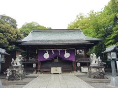 続いては二荒山神社参拝。
急な階段を登り切ると漂う木々のいい香り。雨だから際立つのかな。