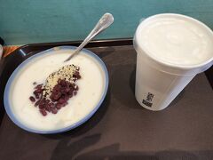 小豆杏仁豆腐と杏仁ミルク
♡⁠(⁠Ӧ⁠ｖ⁠Ӧ⁠｡⁠)
うまうまっです～

このお店がわりと通りの端っこにあるので、おかいものしつつ台北霞海城隍廟方面に戻ります

今回はドライフルーツ、フルーツティなどが欲しくて物色しました～

カゴバッグや漁師バックで有名な「高建桶店」でもお買い物。
似たようなお店も増えてきたけど、品揃えがダントツで良い！
少し割高ではありますが、日本円でもお買い物できました。