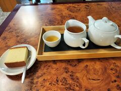 インスタで雰囲気が良くて素敵だと紹介されていたお店でお茶休憩。

ん～いまいちだった。