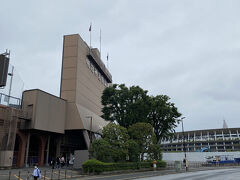 神宮球場に着きました。
今日はこれから東京六大学野球を観戦します。