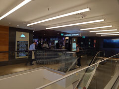 El Corte Inglés Plaça de Catalunyaの9階にあるレストランで夕食にしました。パエリアも一人分で注文炊きるので、おひとり様には助かります。