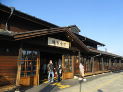 下今市駅の駅舎は趣がある。