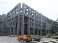 埼玉県立近代美術館．モダンな建築です．