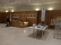 うらわ美術館入口．　
展示作品の写真撮影は1点に限り可と云う，残念なやや変則的な運用でした（このようなケースは初めてでした）．展示室には多くの見張りの監視員がいました．