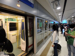 では私たちは鉄道で移動しましょう。