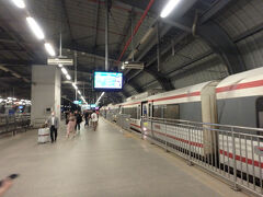 ここ最近、バンコクで一番利用しているであろうマッカサン駅で下車。