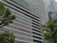 ホテルのチェックインまで、お店などを散策。