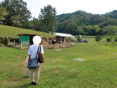 まだホテルのチェックインまで時間があるので、山田みつばち農園へ寄ってみました。