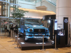 まずは第２ターミナル
改札を出るとMercedes mi Tokyo HANEDA
本日のおベンツ展示①