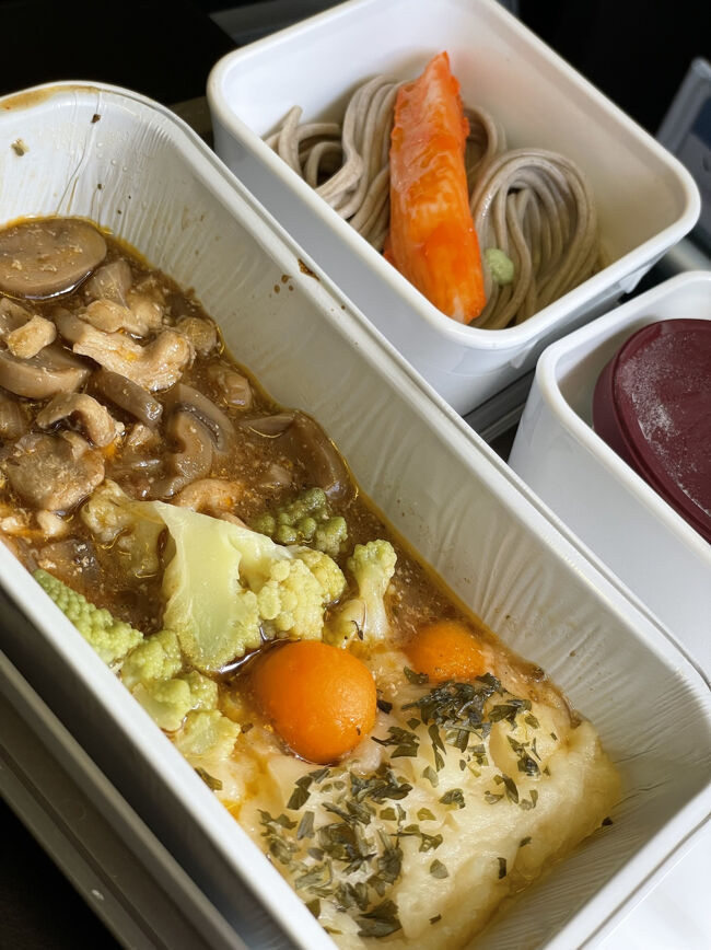 ご飯を食べて日本へ！<br />また夏に来るよー！