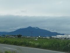 筑波山には少し雲がかかっています。