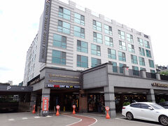 その後東横インに戻って荷物を受け取り、バスと地下鉄で夕方に金浦空港近くのロイヤルスクエアホテルにチェックイン。
1泊約1,3000円と、数年前に宿泊した時より大分高くなっていました。