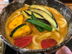 四方吉でカレーうどんを。
アジアンな感じの、独特のスパイスを感じる、
クセになるカレーうどん。

私はこの、
野菜たっぷりのカレーうどんが好きだ。