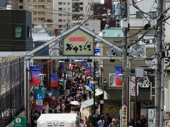 【初日　2025/05/11（日）】晴
このツアーでは自宅から空港までのトランク往復宅配サービスが料金に含まれているので、空港まで珍しく身軽で行けました。
19：00までに成田第２ターミナルのツアーデスクに行けばいいので、いつもながら朝早く家は出ましたが、午後まで谷根千を散策。
折角、東京まで出るのに成田直行では勿体ない根性が疼きます。