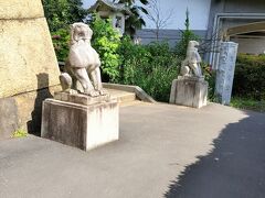 弥生慰霊堂
入り口にある狛犬は神社の名残