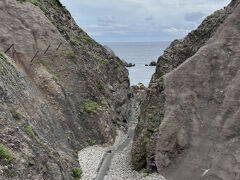 長年の憧れだった地鉈温泉に到着。トイレ横に駐車/駐輪スペースあり。絶景。歩きやすい靴で来ましょう。帰り道の坂道がキツイ。温泉地には更衣室やトイレはありません。