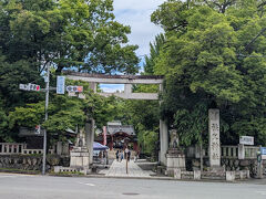 秩父神社、杜に包まれていますね。